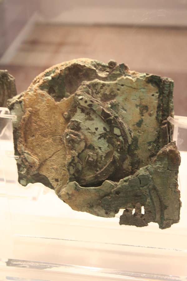 0904-021web The Antikythera Mechanism. Computing BC Style.